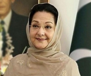 پاکستان کی سابق خاتون اول بیگم کلثوم نواز نم آنکھوں کے ساتھ سپرد خاک ،مولانا طارق جمیل نے پڑھائی نمازہ جنازہ