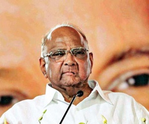 اعظم خان اور پی چدمبرم کے بعد شر د پوارپر کسے گا شکنجہ ۔ 1000 کڑور روپے کے گھوٹالہ کے الزام میں ایف آئی آر درج کرنے کا حکم