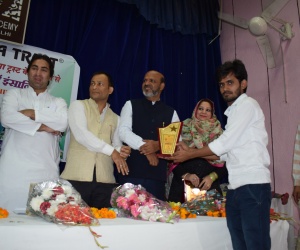 ملت ٹائمز کے سب ایڈیٹر محمد انظر آفاق اندر ا گاندھی انٹر نیشنل پڑائڈ ایوارڈ سے سرفراز