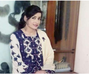 مالی مشکلات کی شکار پاکستانی اینکر نے خودکشی کی کوشش کی