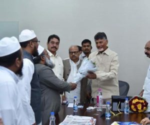 آل انڈیا مسلم پرسنل لاء بورڈ کے اعلیٰ سطحی وفد کی چندرا بابو نائیڈو سے ملاقات۔ طلاق بل کے سلسلے میں تفصیلی بات چیت 