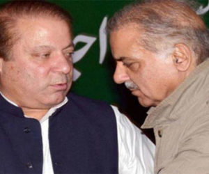 نواز شریف کے جیل جانے سے قبل بھائی شہباز شریف سے تفصیلی ملاقات ۔ دعاءدیتے ہوئے کہا اللہ آپ کی مدد فرمائے