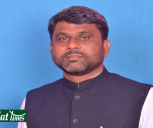 کشن گنج میں جے ڈی یو امیدوار محمود اشرف اگے ۔ اختر الایمان دوسرے نمبر