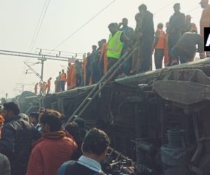 پٹری سے اترگئی سیمانچل ایکسپریس، 7 لوگوں کی موت، درجنوں زخمی، نتیش کمار کا اظہار افسوس، مرنے والوں کو چار لاکھ، زخمیوں کو پچاس ہزار روپے دینے کا اعلان