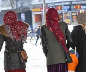 جرمن: تین با پردہ شامی لڑکیوں پر حملہ