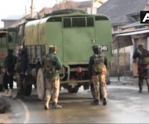 پلوامہ میں دہشت گردوں کے ساتھ مڈبھیڑ جاری، 4 جوان شہید