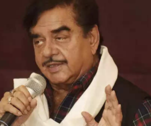 بی جے پی سے ناطہ توڑ چکے کانگریس کے ممکنہ اسٹار مہم جو فہرست میں شامل شتروگھن سنہا کا بیان ” ملک میں جمہوریت کو خطرہ، حکومت کی باگ ڈور کانگریس کے ہاتھ میں ہو “