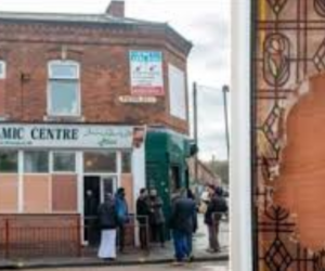 برطانیہ میں پانچ مساجد میں رات کے وقت ہتھوڑے سے حملے کئے گئے