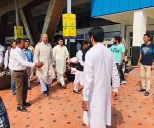 بیرسٹر اسدالدین اویسی پہونچے کشن گنج ۔ایئر پورٹ پر کارکنان نے پر جوش خیر مقدم کیا