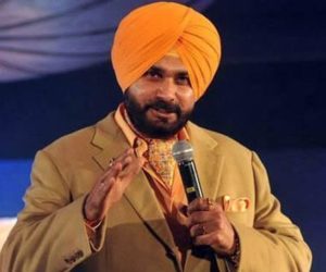 اذان کے وقت سدھو نے لگائے بھارت ماتا کی جے کے نعرے ۔ کانگریس امیدوار کے خلاف کشن گنج کے عوام کی ناراضگی میں اور اضافہ