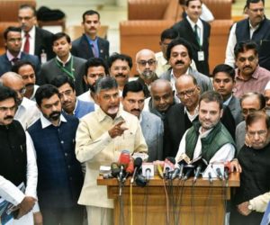 22اپوزیشن پارٹیوں کی میٹنگ ۔ ای وی ایم پر خدشات کا اظہار ۔ کمیشن کو سونپا میمورنڈم