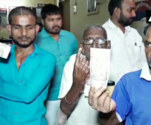 بی جے پی کارکنان نے دلتوں کی انگلی پر لگائی سیاہی۔ 500 روپے دیکر ووٹ نہ دینے پر مجبور کیا