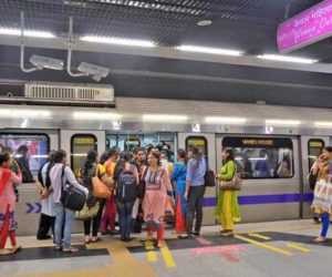 کجریوال نے میٹرو اور ڈی ٹی سی بسوں میں خواتین کیلئے مفت سفرکی سہولیات کا اعلان کیا