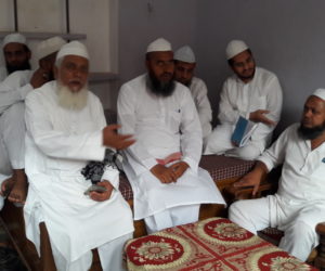 مفتی املاک الرحمن کے ساتھ سر پسند عناصر نے کی مار پیٹ۔ جی شری رام کا نعرہ لگانے کیلئے مجبور کیا