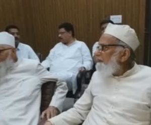 مسلم نوجوانوں کی گرفتاری کے بعد سرکردہ شخصیات کی ضلع افسران سے ملاقات