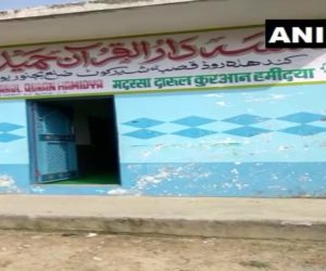 یوپی کے ایک مدرسہ سے ہتھیار ضبط کرنے کا پولیس نے دعوی کیا! 