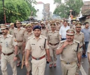 باندہ : وشو ہندو پریشد نے مسلم علاقوں میں گوشت کی دکانیں جبراً بند کرائیں، حالات کشیدہ ! 