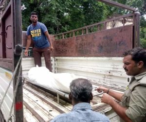 جے شری رام نہ کہنے پر شرپسندوں کے ذریعے جلائے گئے خالد کی اسپتال میں موت   ایمبولینس نہ ملنے پر لاش ٹرک سے گھر لائی گئی 