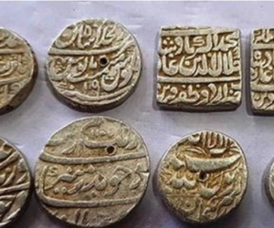 مغلیہ دور کے ’محمد اکبر جلال الدین‘ لکھے ہوئے سینکڑوں سکے برآمد