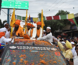 مظفرنگر میں سکھوں کے مذہبی رہنماﺅں کا مسلم وفد نے استقبال کیا