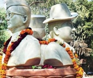 دہلی یونیورسٹی میں اے بی وی پی نے لگائی ’ساورکر‘ کی مورتی. این ایس یو آئی نے 24 گھنٹے میں ہٹانے کا مطالبہ کیا