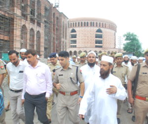 لائبریری کی جانچ کے لئے پہنچے اعلیٰ افسران ۔دارالعلوم دیوبند جرمانہ ادا کرنے اور نقشہ جمع کرنے کے لئے تیار