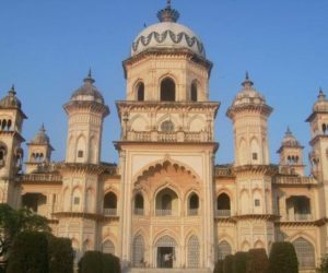 رضالائبریری میں اسٹاف کی جانچ پر زبردست ہنگامہ ، ملازمین میں آپس میں چلے جوتے !