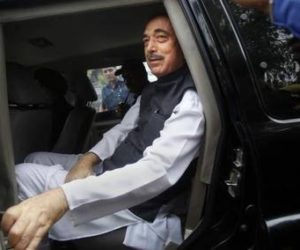 کشمیر میں حالات بدسے بدتر ، عوامی آزادی کی خلاف ورزیاں !  انتظامیہ نے مجھے 10؍ فیصدی علاقوں میں جانے کی اجازت دی: غلام نبی آزاد