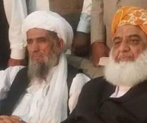 پاکستان میں بم دھماکہ، جمعیت علماءاسلام رہنما مولانا محمد حنیف سمیت 3 افراد شہید