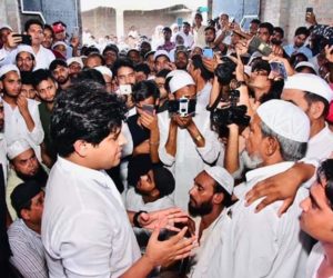 عمران پرتاپ گڑھی کی ہجومی تشدد کے شکار قاری اویس کے گھر والوں سے ملاقات ! دو لاکھ رو پے کی امداد ، قانونی امداد کا بھی تیقن