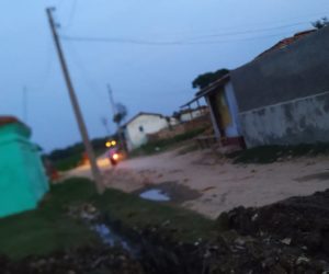 تجاوزات ہٹانے گئی پولیس کو گاؤں والوں نے دوڑا دوڑا کر پیٹا، کئی  زخمی