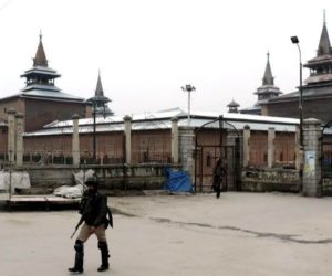 سری نگر کی تاریخی جامع مسجد میں مسلسل ساتویں مرتبہ نماز جمعہ پر پابندی ! 