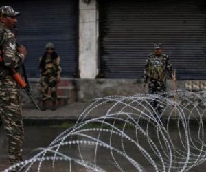 کشمیر میں بندشوں کا آج 34 واں دن، آزادانہ نقل و حرکت پر بھی پابندی برقرار