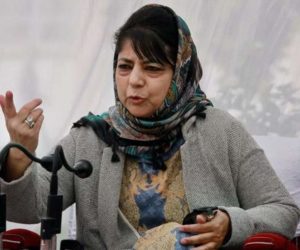 اگر کشمیر میں سب کچھ معمول کے مطابق ہے تو 9 لاکھ فوجی یہاں کیا کر رہے ہیں !   بی جے پی انتخابات جیتنے کے لیے فوج کا استعمال کر رہی ہے : محبوبہ مفتی