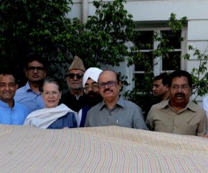 خانقاہیں ہمیشہ سے امن و شانتی کا گہوارہ رہی ہیں: طارق انور