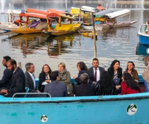 کشمیر دورے پر گئے ’مہمان‘ نے پی ایم مودی کو دکھایا آئینہ، کہا ’اپوزیشن کو بھی ملے دورہ کی اجازت‘