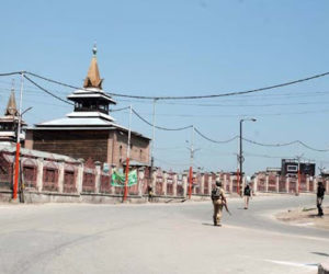 وادی کشمیر میں غیر اعلانیہ ہڑتال کے ڈھائی ماہ مکمل، تاریخی جامع مسجد کے محراب و منبر مسلسل خاموش ! تاریخی جامع مسجد کے منبر ومحراب مسلسل ڈھائی ماہ سے خاموش