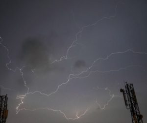 پاکستان: آسمانی بجلی گرنے کے واقعات میں ستائیس ہلاکتیں