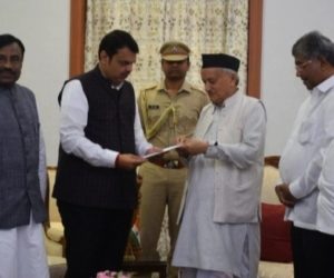 50 – 50 کا فارمولہ بی جے پی کو نہیں منظور، وزیر اعلیٰ دیویندر فڑنویس نے دیا استعفیٰ