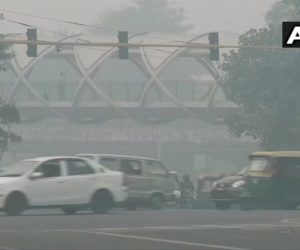 دہلی میں آج بھی آلودگی کی سطح خطرناک، لوگ گھر میں رہنا کر رہے پسند