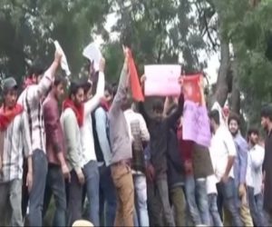 فیس میں اضافہ کے خلاف پھر سڑک پر اترے جے این یو طلبا، ڈی یو طلبا نے بھی دیا ساتھ