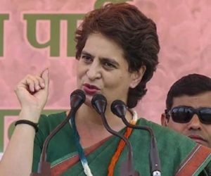 اقتدار میں بیٹھے لوگ آئینی اقدار کو پامال کر رہے ہیں: پرینکا گاندھی