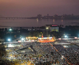 مہاراشٹرا میں آج سے ٹھاکر ے راج ۔ہزاروں لوگوں کی موجودگی میں ادھو ٹھاکرے وزیر اعلی عہدہ کا حلف لیا