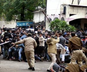 شہریت ترمیمی ایکٹ کے خلاف پر تشدد مظاہرے رکنے کا نام نہیں   تاریخ کے سب سے پر تشدد دور سے گزر رہا ہے آسام
