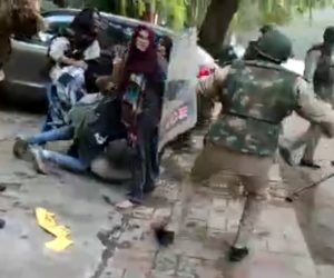 جامعہ کے طلبا کی حمایت میں آئے ہرش مندر، پرشانت بھوشن سمیت 25 معروف شخصیات 