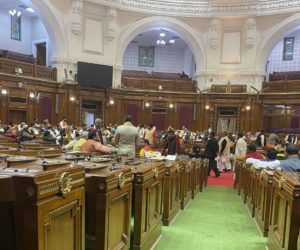 یو پی : بی جے پی میں بغاوت، سینکڑوں ارکان کا اسمبلی میں دھرنا