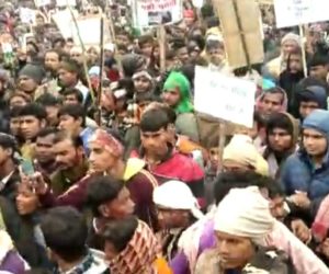 امارت شرعیہ کے قریب مظاہرین پر پتھراؤ ، نو افراد زخمی، بہار کے اورنگ آباد میں پولیس کا تشدد    آنسوگیس کا استعمال، لاٹھی چارج اور مسلم محلے میں گرفتاریاں، مونگیر میں مظاہرین پر سنگ باری