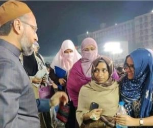 حیدرآباد احتجاجی جلسہ میں جامعہ کی طالبات لدیدا فرزانہ اور عائشہ رینا اپنے زبردست خطاب سے بنیں لوگوں کی مرکز توجہ