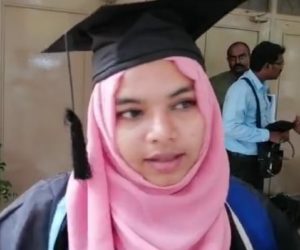 مسلم لڑکی کو سی اے اے کے خلاف احتجاج میں شریک ہونے پر پانڈو چیری یونیورسٹی کی انتظامیہ نے صدر جمہوریہ کے ہاتھوں سے گولڈ میڈل لینے نہیں دیا، طالبہ نے بھی بائیکاٹ کردیا