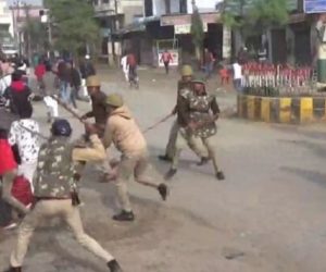 ’مسلمان پاکستان جائیں یا قبرستان‘ یوگی کی پولیس پر بزرگ تاجر کا سنگین الزام